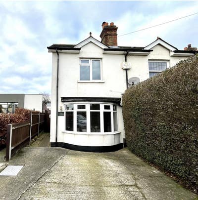 Fully renovated 2 bed house Main Photo