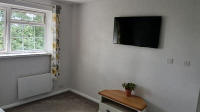 Beautiful light room, central location Main Photo