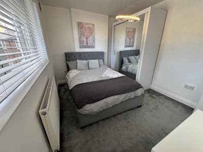 Modern, Premium Rooms in Vibrant Central Location Main Photo