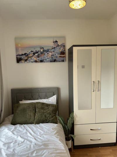 Lovely Premium Room In Vibrant Central Location Main Photo