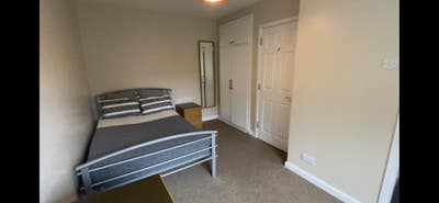 Ensuite Double Room Very Close to City Centre Main Photo