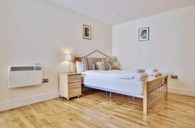Big 2 bed 2 bath flat available in Borough! Main Photo