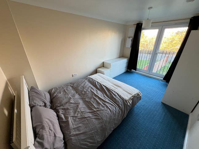 3 Stunning Double Rooms in  Woolwich !! Main Photo