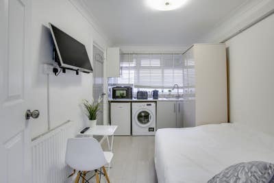 ** Fully Furnished Studio All Bills Inc ** Main Photo