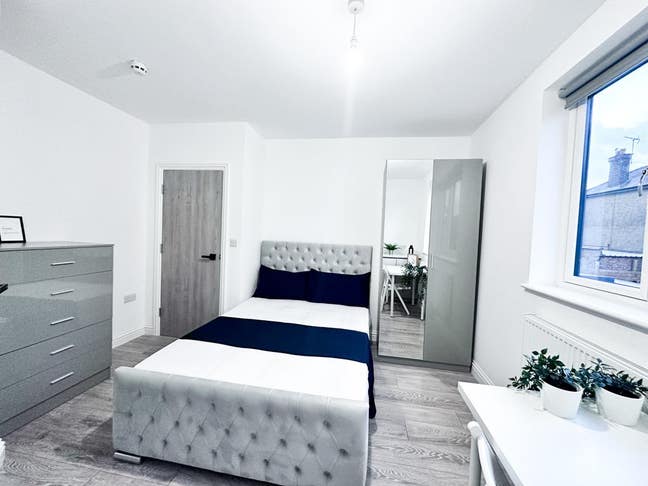 🏡 Single En- Suite in Brand New House  Main Photo