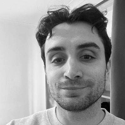 I am a professional male aged 31. I am lookin... Main Photo