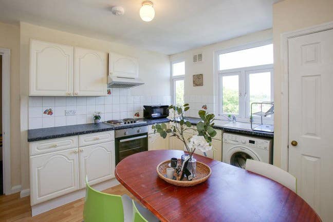 Lovely Double Bedroom in Chiswick Flat Share W4 Main Photo