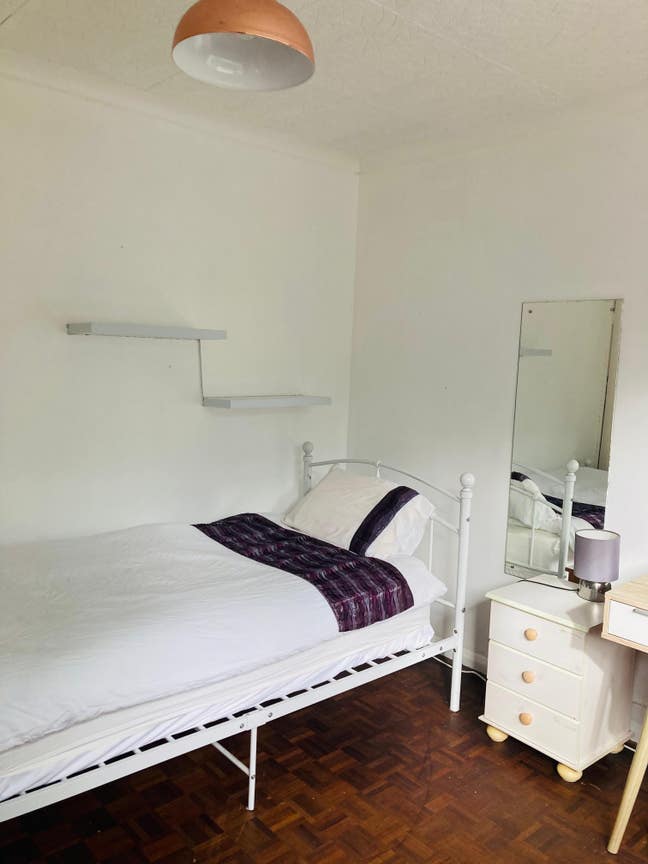 Large Single, En-suite, Prime East Barnet location Main Photo