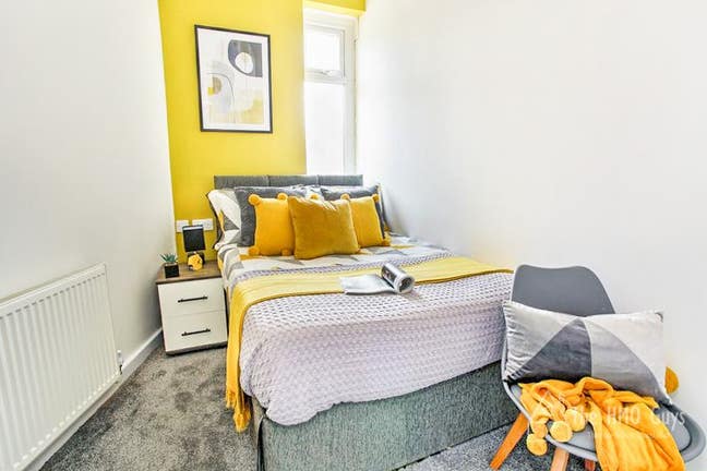 Oldham Modern Rooms To Rent - Good Transport Links Main Photo