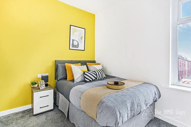 Oldham Modern Rooms To Rent - Good Transport Links Main Photo