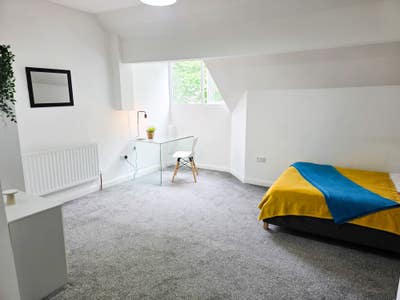 ✨Large En-suite few mins walk to Salford Royal 🏥 Main Photo