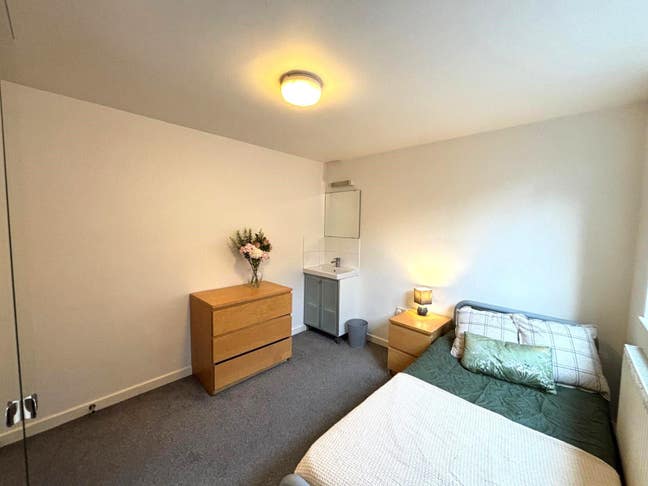 Single Room near Leonardos Main Photo