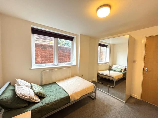 Single Room near Leonardos Main Photo