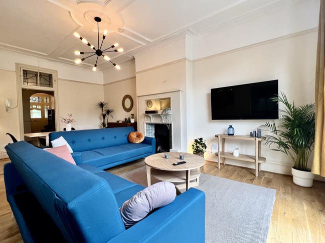 Garden House, Single Occupancy, Refurbished DBLs  Main Photo
