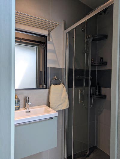 Private guest room with en suite and kitchenette Main Photo