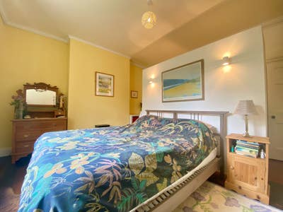 Large room in quiet riverside home  Main Photo