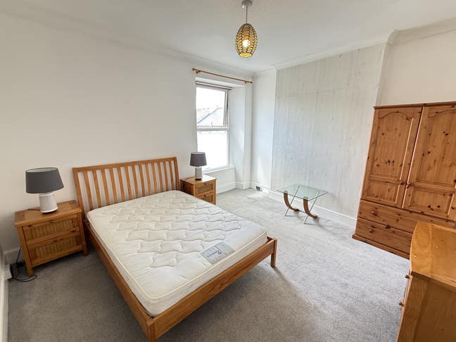Bright & Spacious Double Room in a Great Location Main Photo