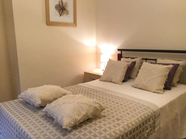 Lovely Six Bedroom House share Main Photo