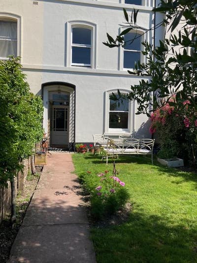 Furnished six bedroom house in Dorchester Main Photo