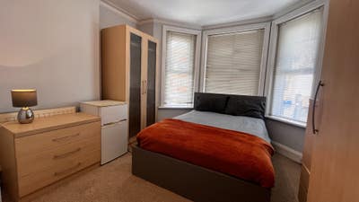 *Double Bedroom* Parkstone Town * Own Kitchenette* Main Photo