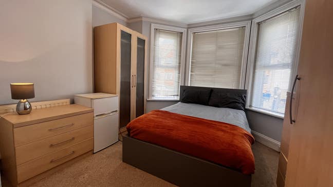 *Double Bedroom* Parkstone Town * Own Kitchenette* Main Photo