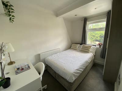 Small double room - No deposit Main Photo