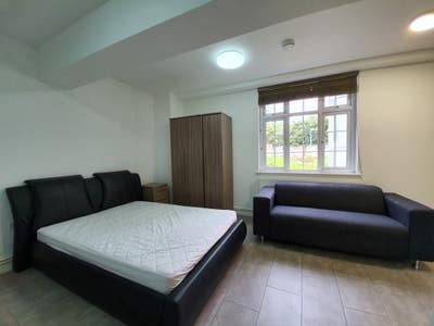 Modern Bedsit Available in Chadwell Heath Main Photo