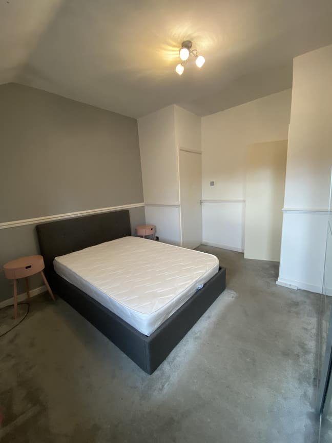Large Double Room for lodge in Shared house Main Photo