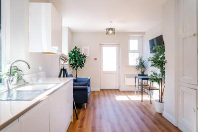 Stunning 1 Bedroom self-contained apartment  Main Photo