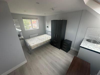 DSS - Studio Flat Available in Harrow HA3  Main Photo
