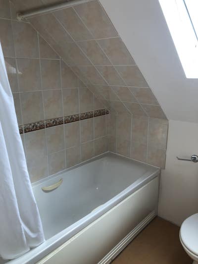 Double room close walk to seafront and amenities. Main Photo