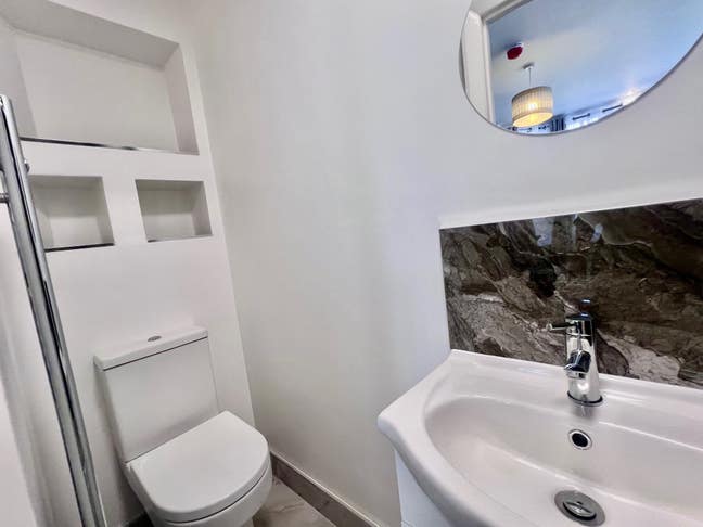 One double bedroom rooms with Ensuite bathroom Main Photo