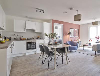 Double Room in Modern 2-Bed, Gym + Rooftop Terrace Main Photo