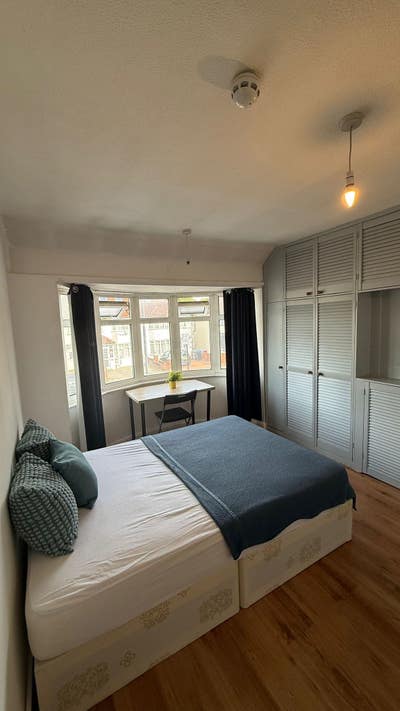 Super Cheap Double in Wembley-Close to Shops&Trans Main Photo