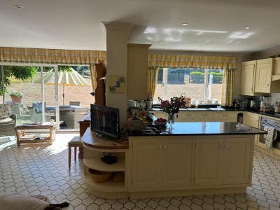 Woking Double Room £349 part of a Homeshare  Main Photo