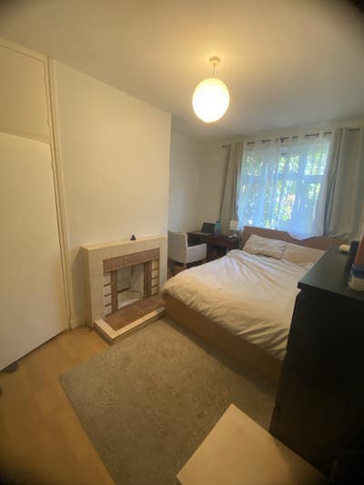 Room to share (roommate require) Main Photo