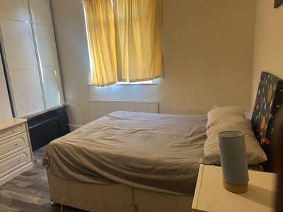 A furnished room with double bed room available  Main Photo