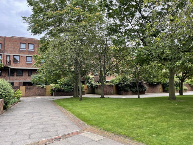 3 bed whole flat for in St Pauls Court, W14 Main Photo