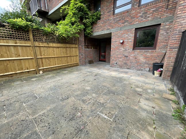 3 bed whole flat for in St Pauls Court, W14 Main Photo