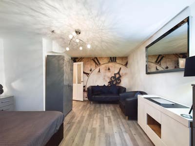 Double Room, own door and patio  Main Photo