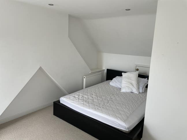 Loft room available close to the beach  Main Photo