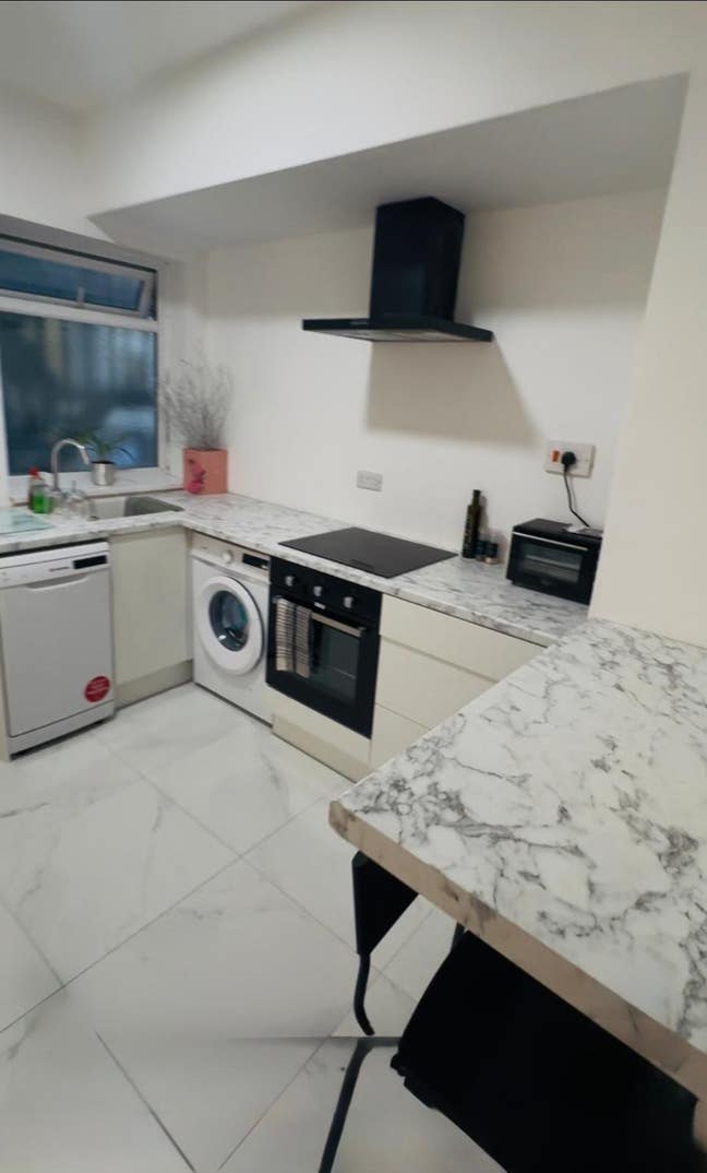 2  double  room in Lansdowne  area  Main Photo