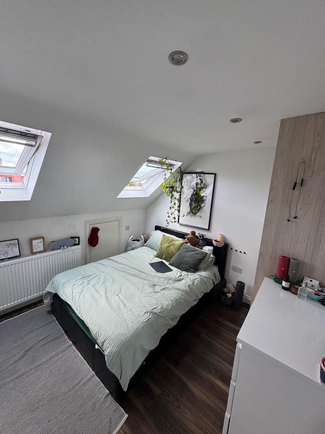 Double room with en suite!!! 2mins from tube.  Main Photo