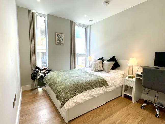 Spacious en-suite double room- Inc. bills Main Photo