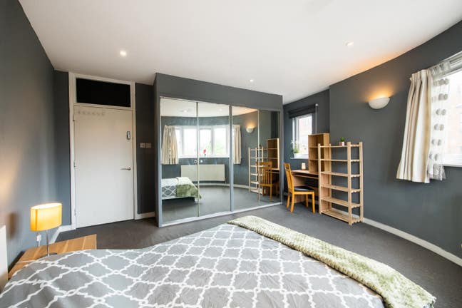 4 Rooms in Chelsea Flat - Share with Friends! Main Photo
