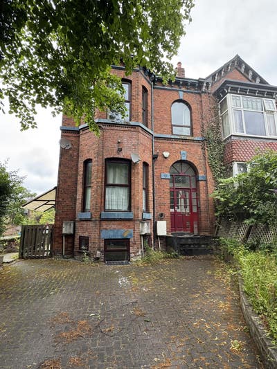 10-Bed Student House | Manchester | Book Asap!  Main Photo