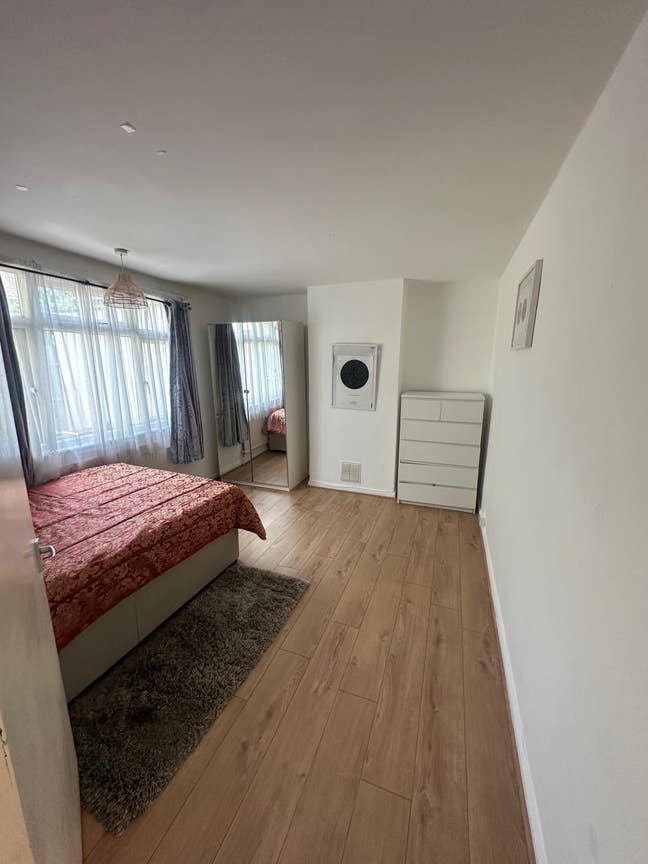 Spacious 1-Bed Ground Floor Flat - Private Garden Main Photo