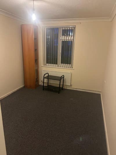 Cosy 1-Bed ground floor flat at Hollinswood  Main Photo