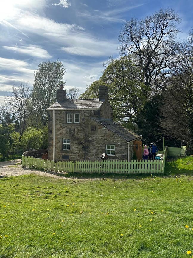 Detached quaint 1 bed cottage  Main Photo