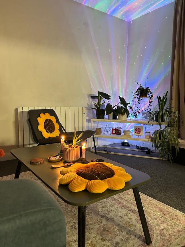 Room available in 3 bedroom flat (girls only) Main Photo